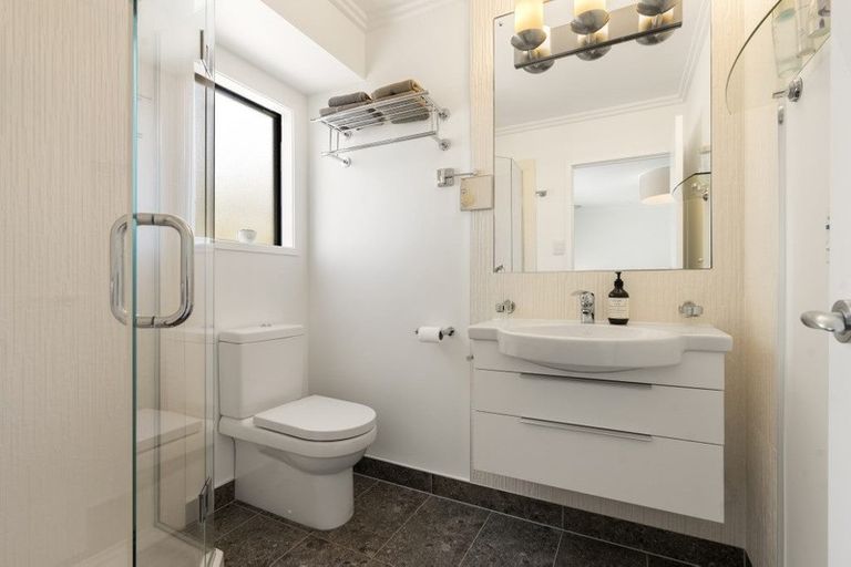 Photo of property in 11 Holyoake Place, Chatswood, Auckland, 0626