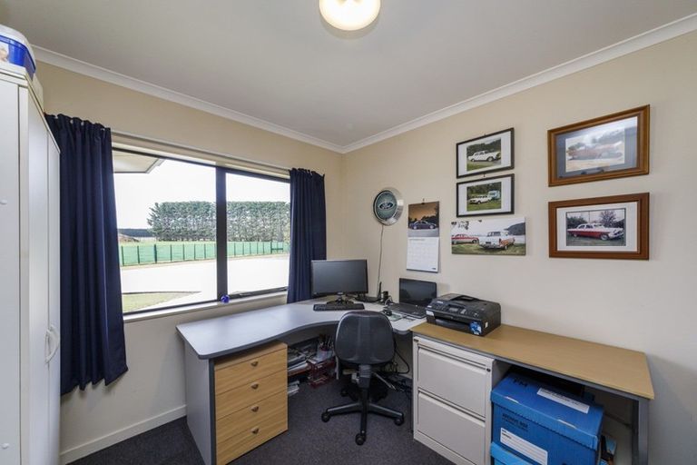 Photo of property in 689 Makerua Road, Tokomaru, Palmerston North, 4474