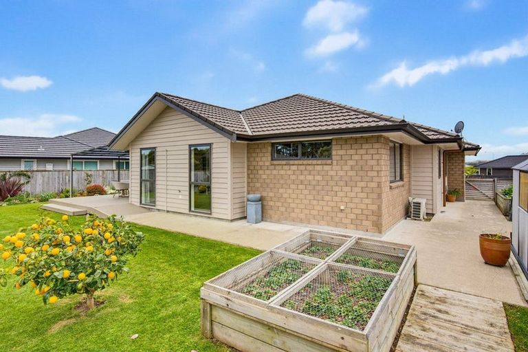 Photo of property in 35 Waipunahau Road, Waikanae, 5036