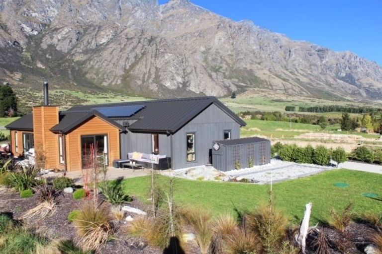 Photo of property in 6 Hovingham Court, Jacks Point, Queenstown, 9371