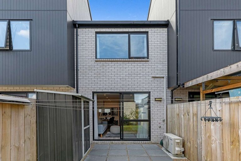 Photo of property in 5/119 Bruce Mclaren Road, Henderson, Auckland, 0612