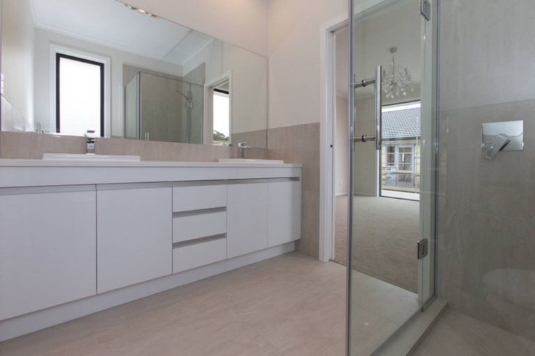 Photo of property in 9 Davey Crescent, Orewa, 0931