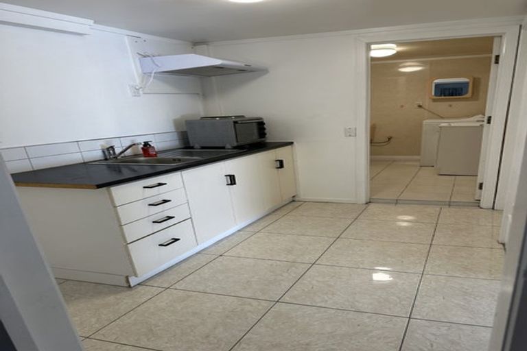 Photo of property in 113 Akaroa Drive, Maupuia, Wellington, 6022