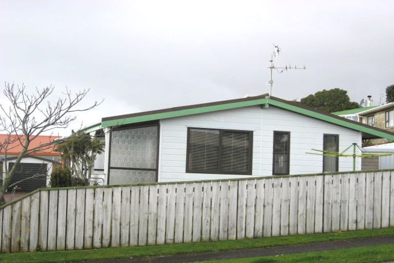 Photo of property in 22a York Crescent, Westown, New Plymouth, 4310