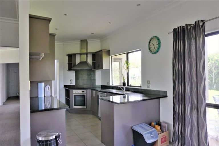 Photo of property in 14 Michael Bosher Way, Flat Bush, Auckland, 2019