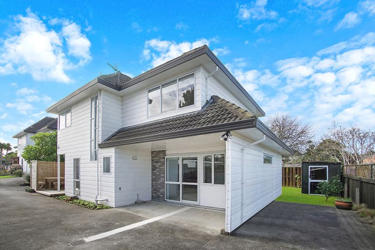 Photo of property in 2/7 Camden Place, Papatoetoe, Auckland, 2025