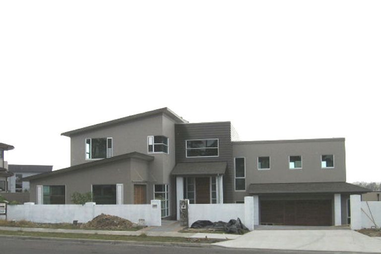 Photo of property in 26 Mansion Court, West Harbour, Auckland, 0618