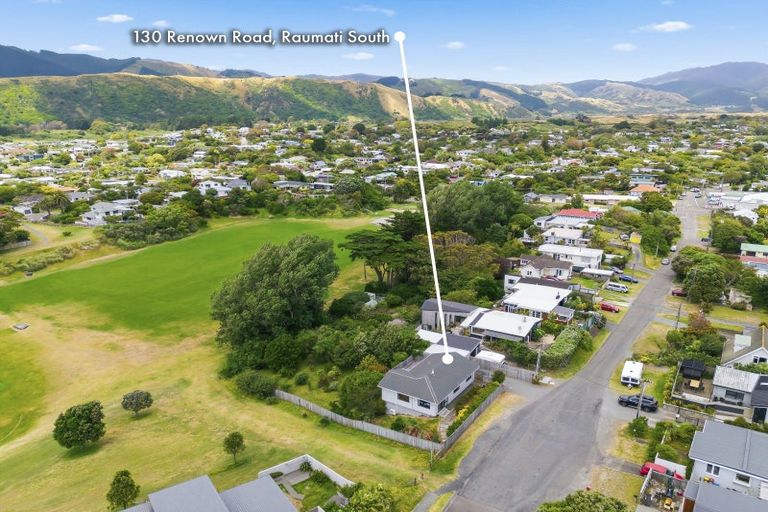 Photo of property in 130 Renown Road, Raumati South, Paraparaumu, 5032