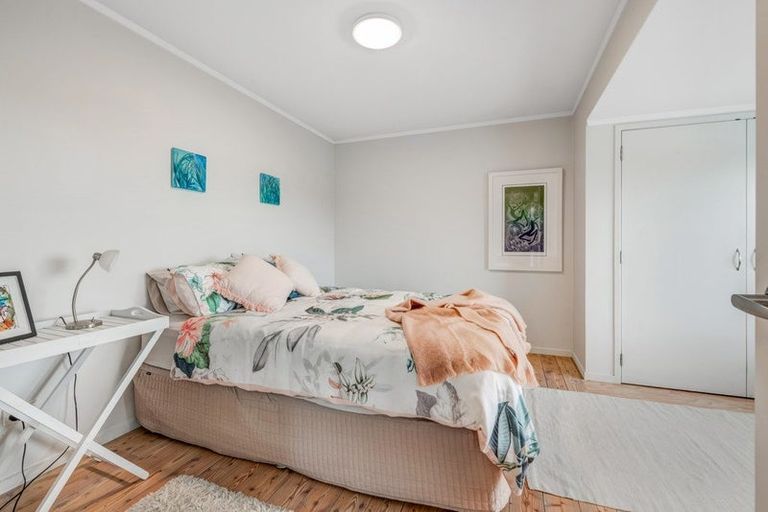 Photo of property in 25 Moffat Road, Red Beach, 0932