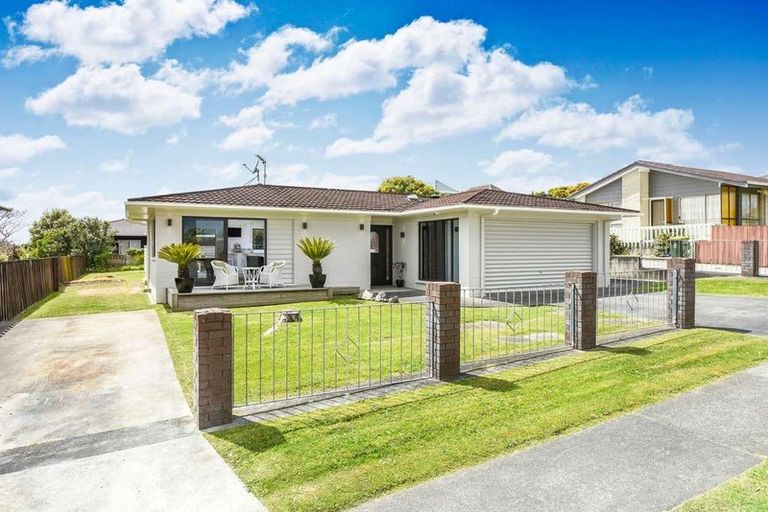 Photo of property in 72 Highland Park Drive, Highland Park, Auckland, 2010