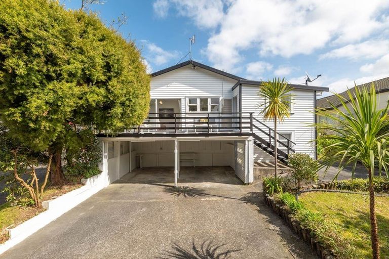 Photo of property in 5 Lyons Avenue, Murrays Bay, Auckland, 0630