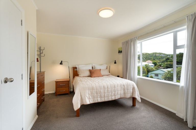 Photo of property in 37 Hampton Hill Road, Tawa, Wellington, 5028