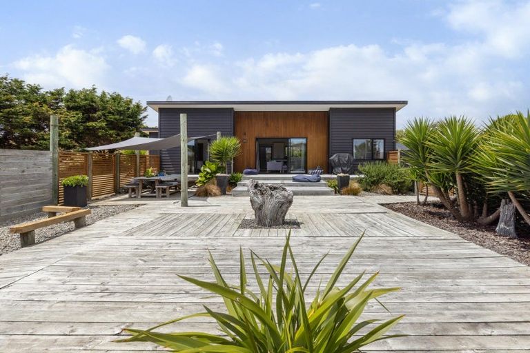 Photo of property in 7 Strathnaver Drive, Waikawa Beach, Manakau, 5573