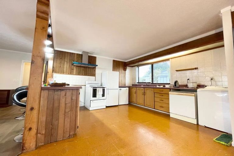 Photo of property in 122 Triangle Road, Massey, Auckland, 0614