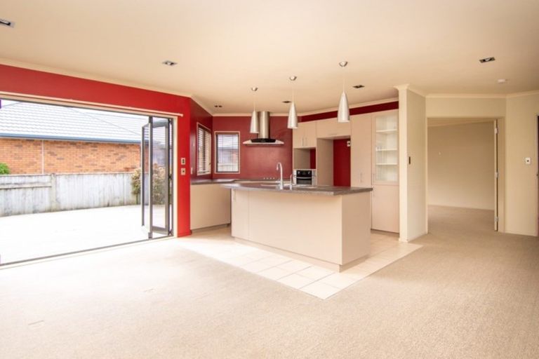 Photo of property in 4 Johnstone Drive, Fitzherbert, Palmerston North, 4410