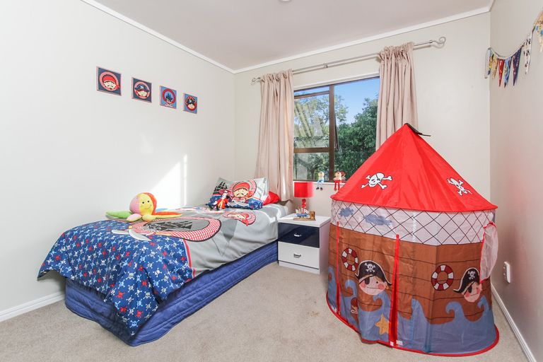 Photo of property in 3/427 Don Buck Road, Massey, Auckland, 0614