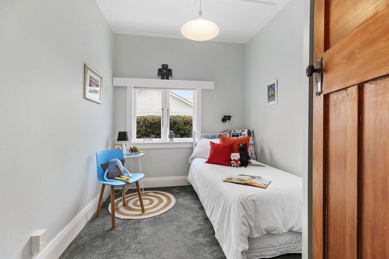 Photo of property in 33 Ranelagh Street, Karori, Wellington, 6012