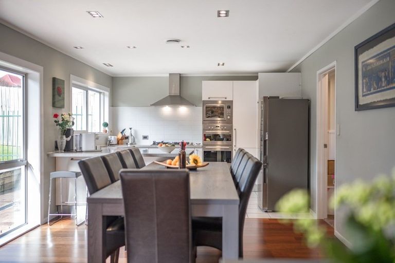 Photo of property in 120 Prince Regent Drive, Half Moon Bay, Auckland, 2012