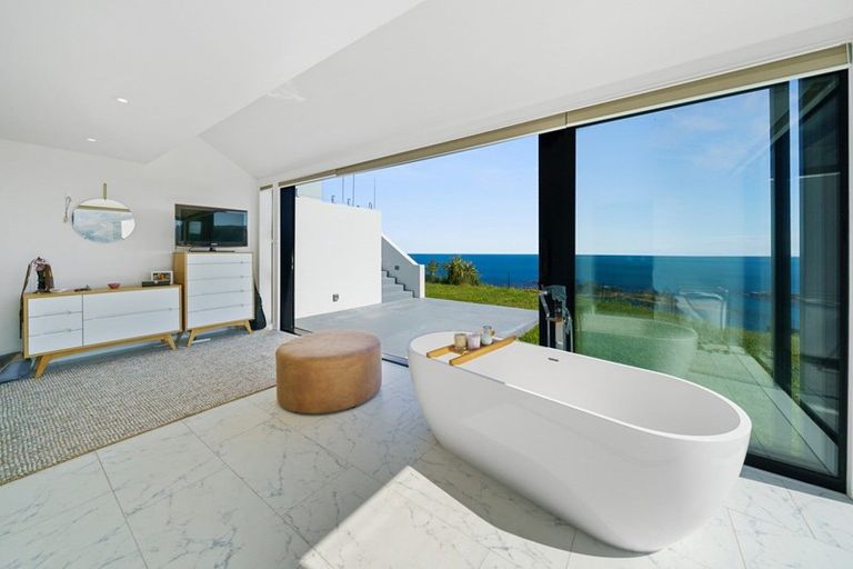 Photo of property in 12 Earn Place, Southgate, Wellington, 6023