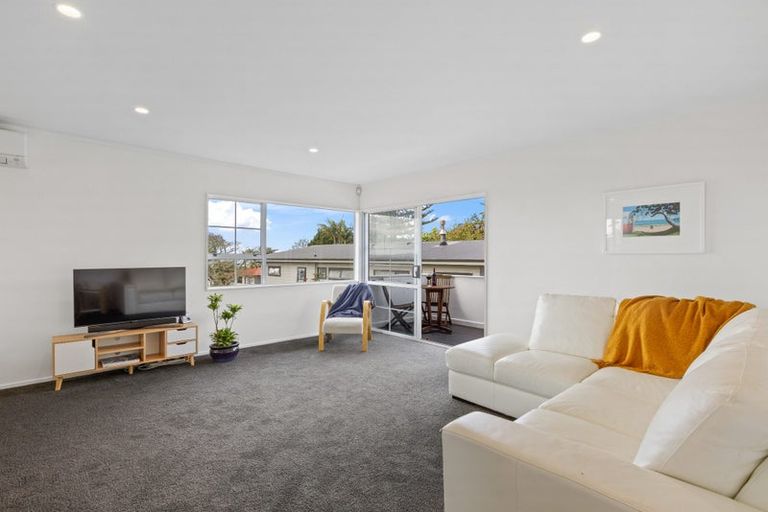 Photo of property in 2/4 Holt Avenue, Torbay, Auckland, 0630