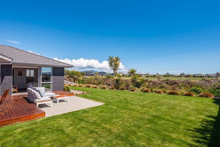 Photo of property in 11 Taranui Way, Paraparaumu Beach, Paraparaumu, 5032