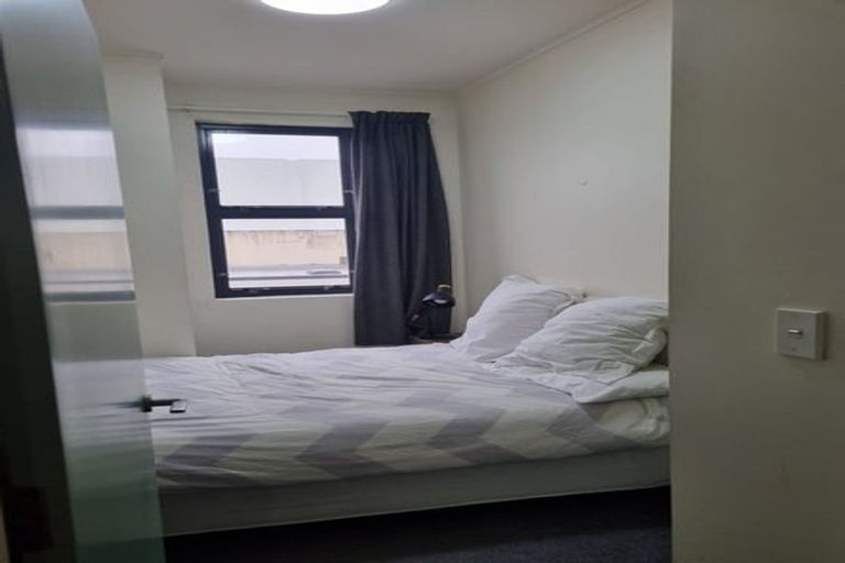 Photo of property in 17 Kent Terrace - Kent Apartments, 4f/16 Kent Terrace, Mount Victoria, Wellington, 6011