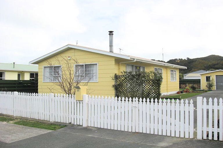Photo of property in 55 Berkeley Road, Wainuiomata, Lower Hutt, 5014