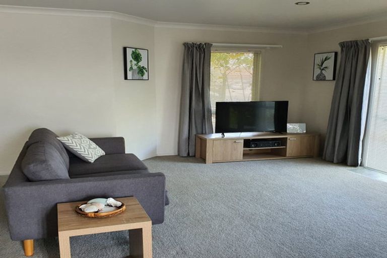 Photo of property in 5 Resolution Place, One Tree Point, 0118