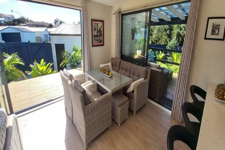 Photo of property in 2 Meenas Place, Cable Bay, 0420