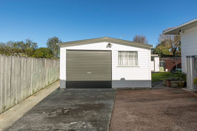 Photo of property in 56 Rosewarne Crescent, Glendene, Auckland, 0602