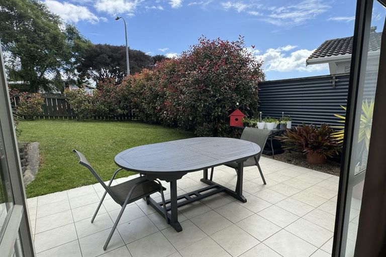 Photo of property in 2/2 Hatherlow Street, Glenfield, Auckland, 0629