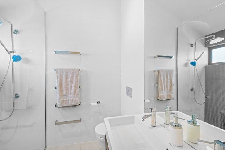 Photo of property in 3 Kuaka Grove, One Tree Point, 0118