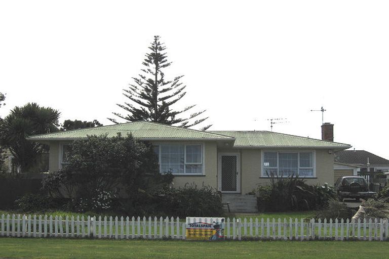 Photo of property in 13 Tongariro Street, Castlecliff, Whanganui, 4501