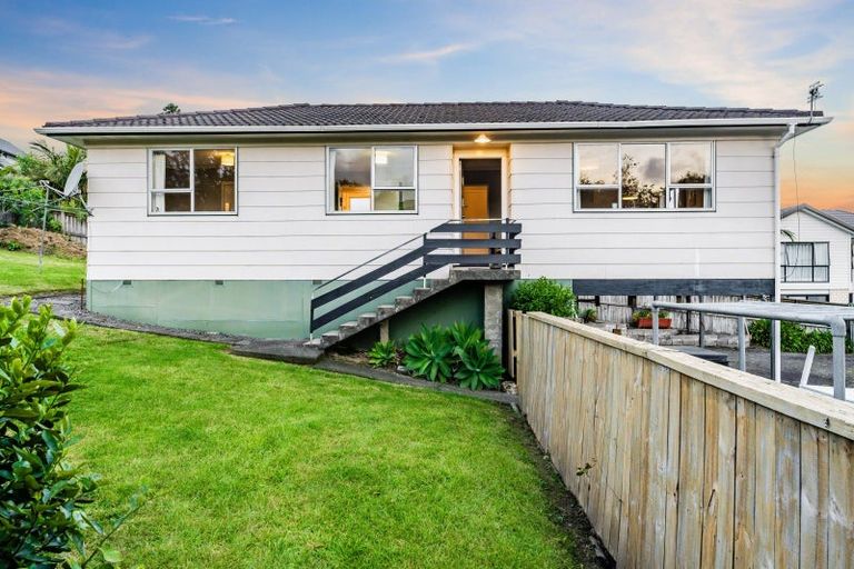Photo of property in 25 Helleur Road, Massey, Auckland, 0614
