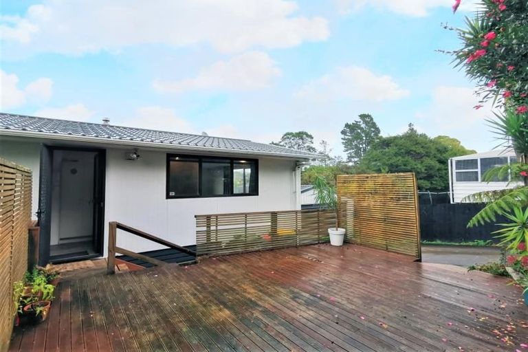 Photo of property in 2/109 Oreil Avenue, West Harbour, Auckland, 0618