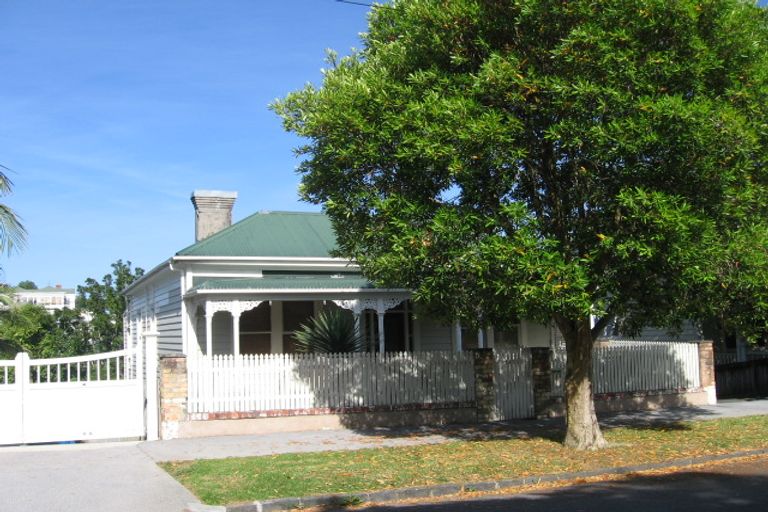 Photo of property in 34 Sentinel Road, Herne Bay, Auckland, 1011