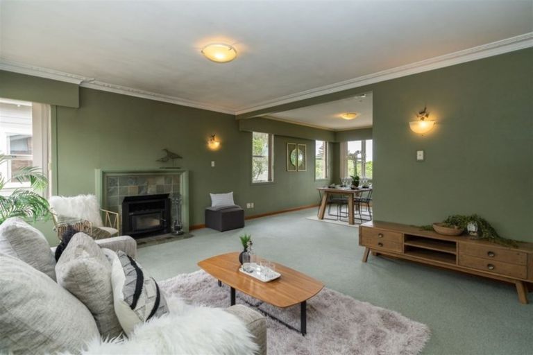 Photo of property in 35 Forest Lake Road, Forest Lake, Hamilton, 3200