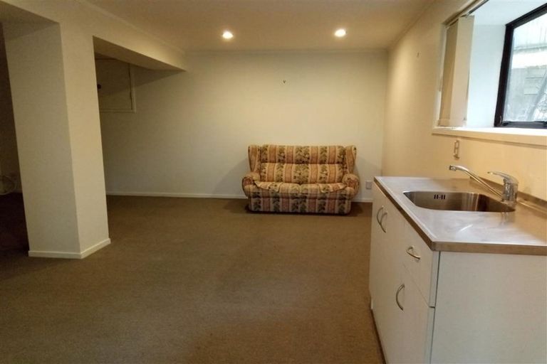 Photo of property in 118 Bradbury Road, Botany Downs, Auckland, 2010