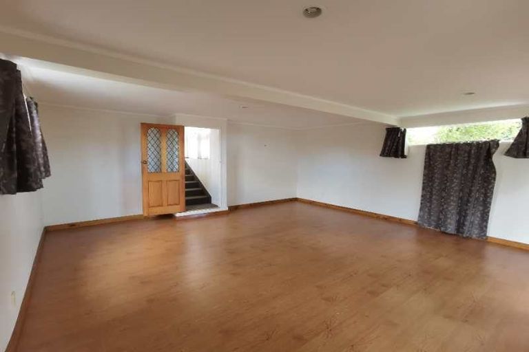 Photo of property in 1/37 Coronation Road, Hillcrest, Auckland, 0627