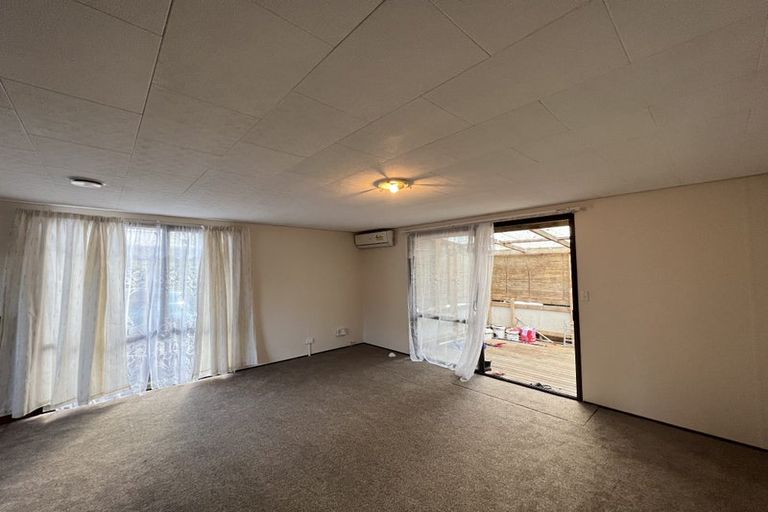 Photo of property in 2/26a Woodglen Road, Glen Eden, Auckland, 0602