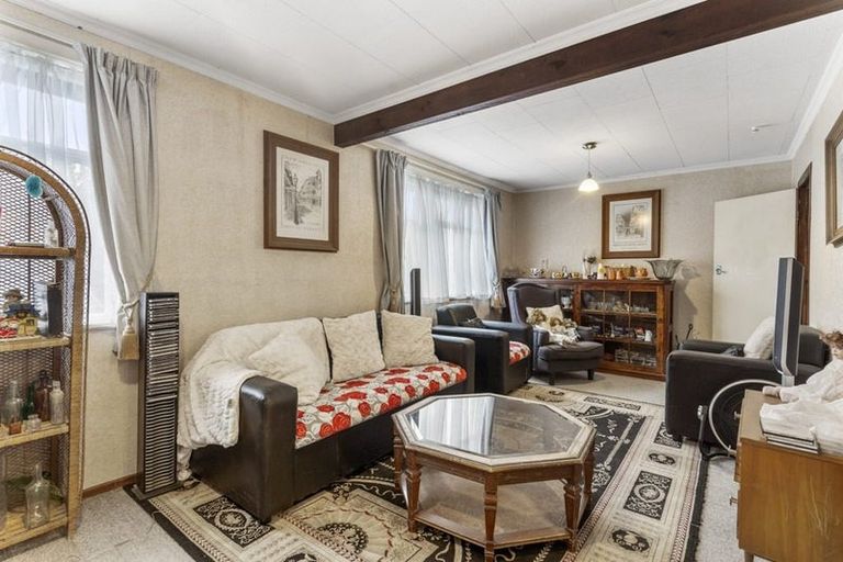 Photo of property in 33 Taikata Road, Te Atatu Peninsula, Auckland, 0610