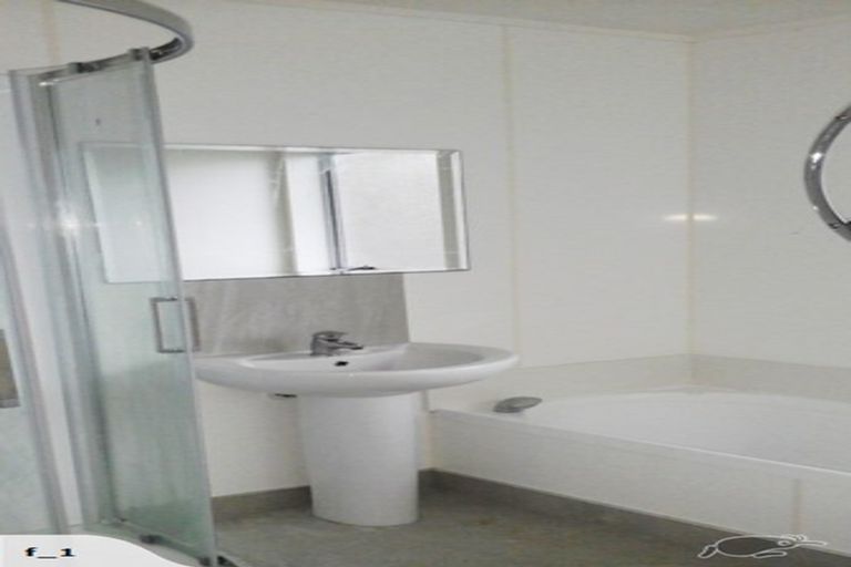 Photo of property in 11 Kearney Place, Massey, Auckland, 0614