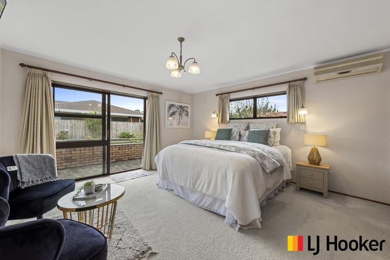 Photo of property in 12 Carlinka Place, Conifer Grove, Takanini, 2112