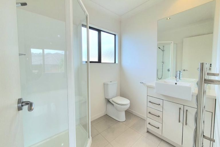 Photo of property in 35 Trotting Terrace, Fairview Heights, Auckland, 0632