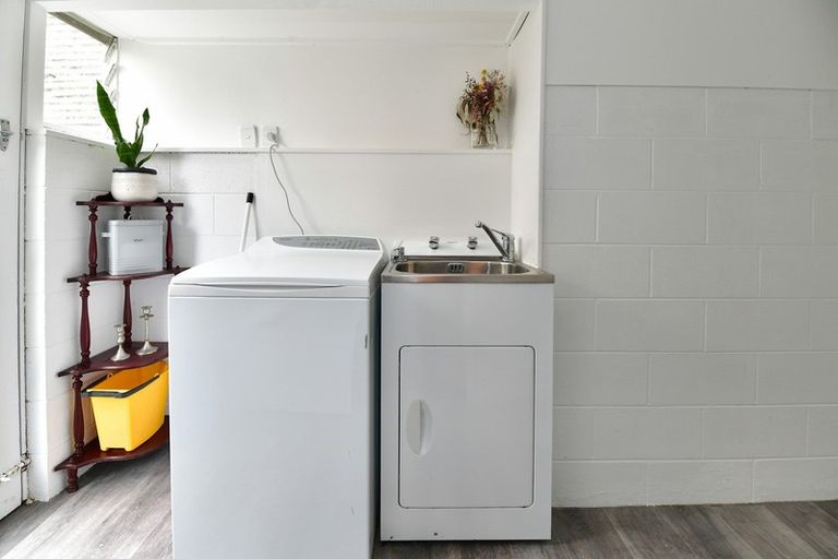 Photo of property in 6 Maori Hut Road, Red Beach, 0932