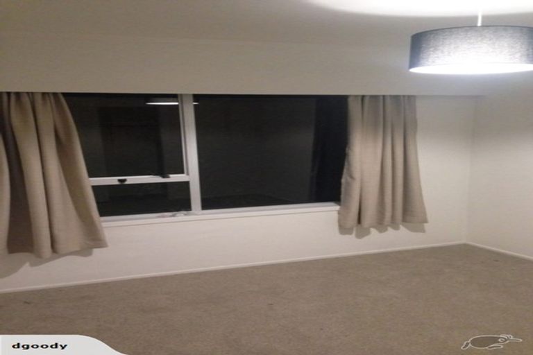 Photo of property in 2/79 Moore Street, Hillcrest, Auckland, 0627