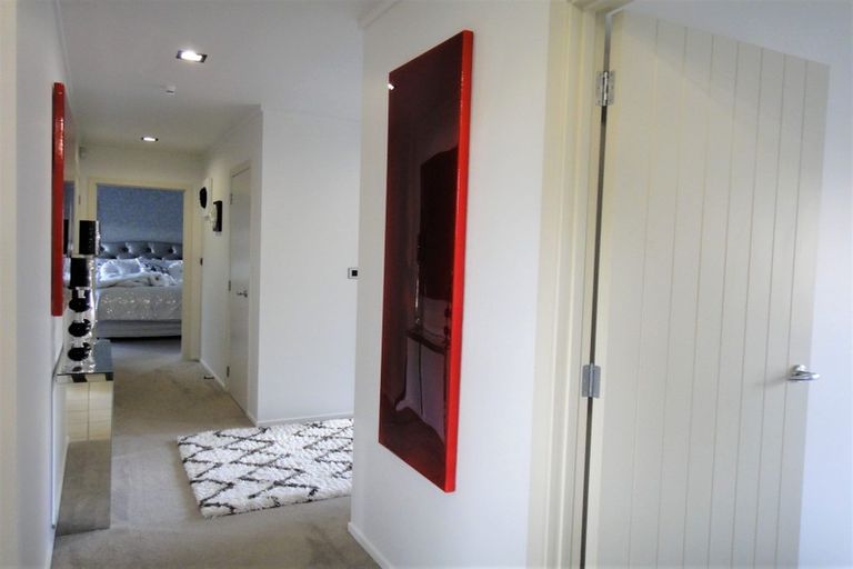 Photo of property in 98 Barbados Way, One Tree Point, 0118