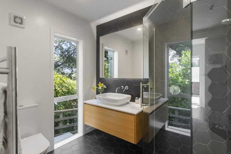 Photo of property in 83 Ngataringa Road, Devonport, Auckland, 0624