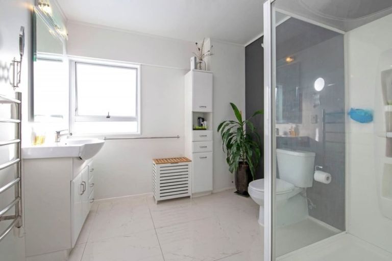 Photo of property in 132 Sandspit Road, Shelly Park, Auckland, 2014