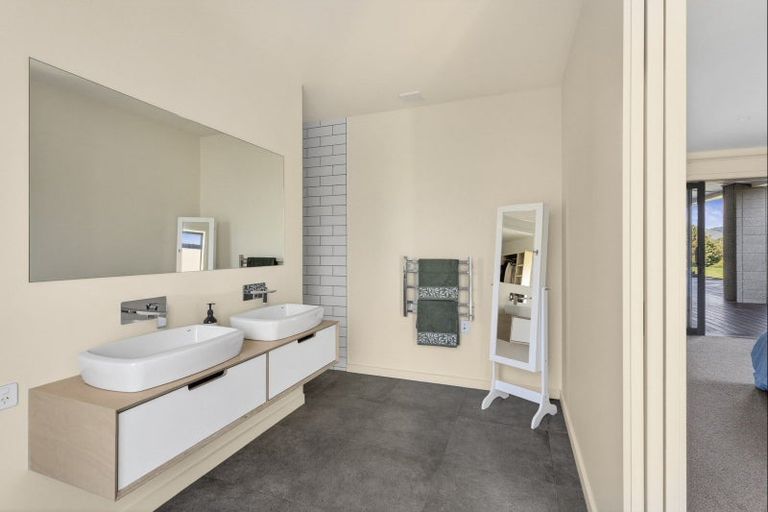 Photo of property in 37 Jarrett Terrace, Leamington, Cambridge, 3432